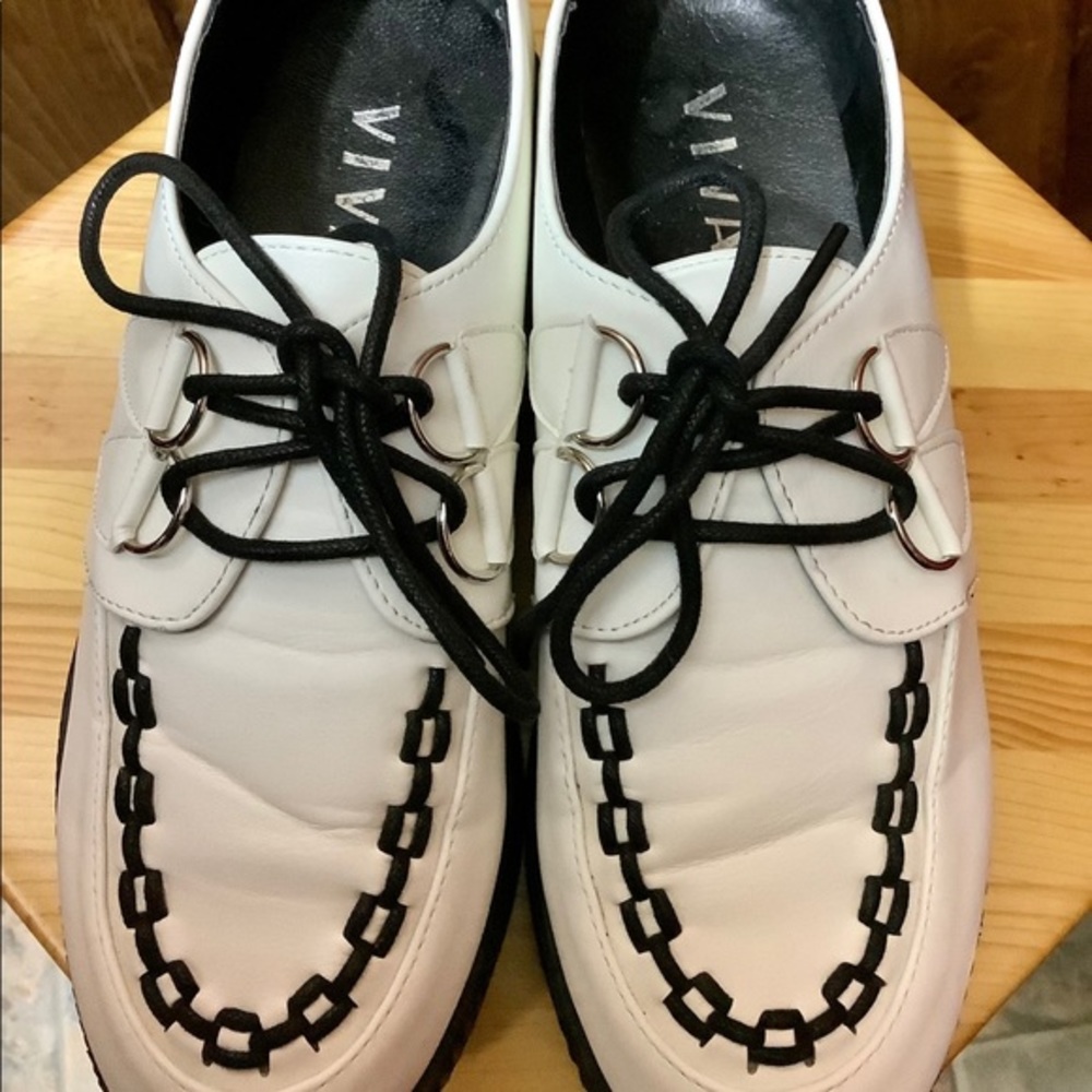 WHITE AND BLACK VIVA PLATFORM SHOES